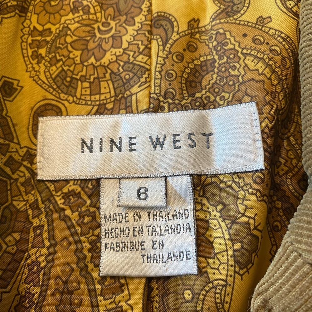 Vintage Nine West corduroy blazer with paisley lining. Perfect for fall!  Size 6 - Picture 4 of 7
